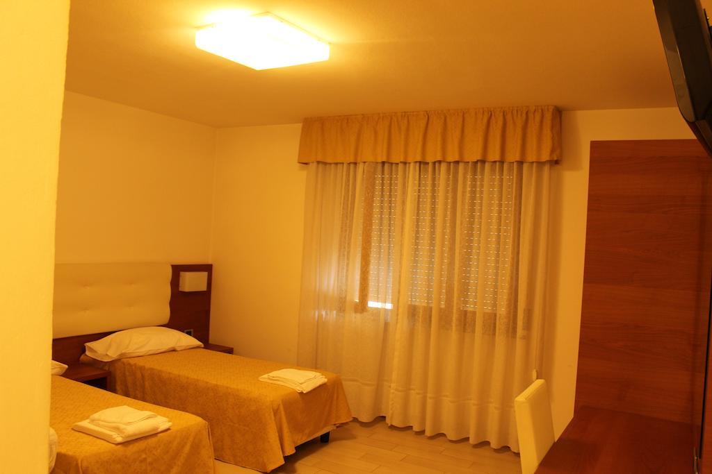 Albergo Riva Reno Di Leggiuno Exteriér fotografie
