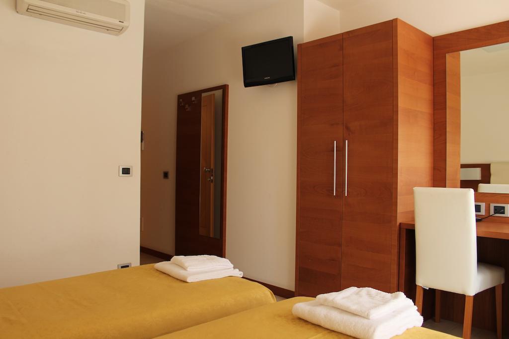 Albergo Riva Reno Di Leggiuno Exteriér fotografie